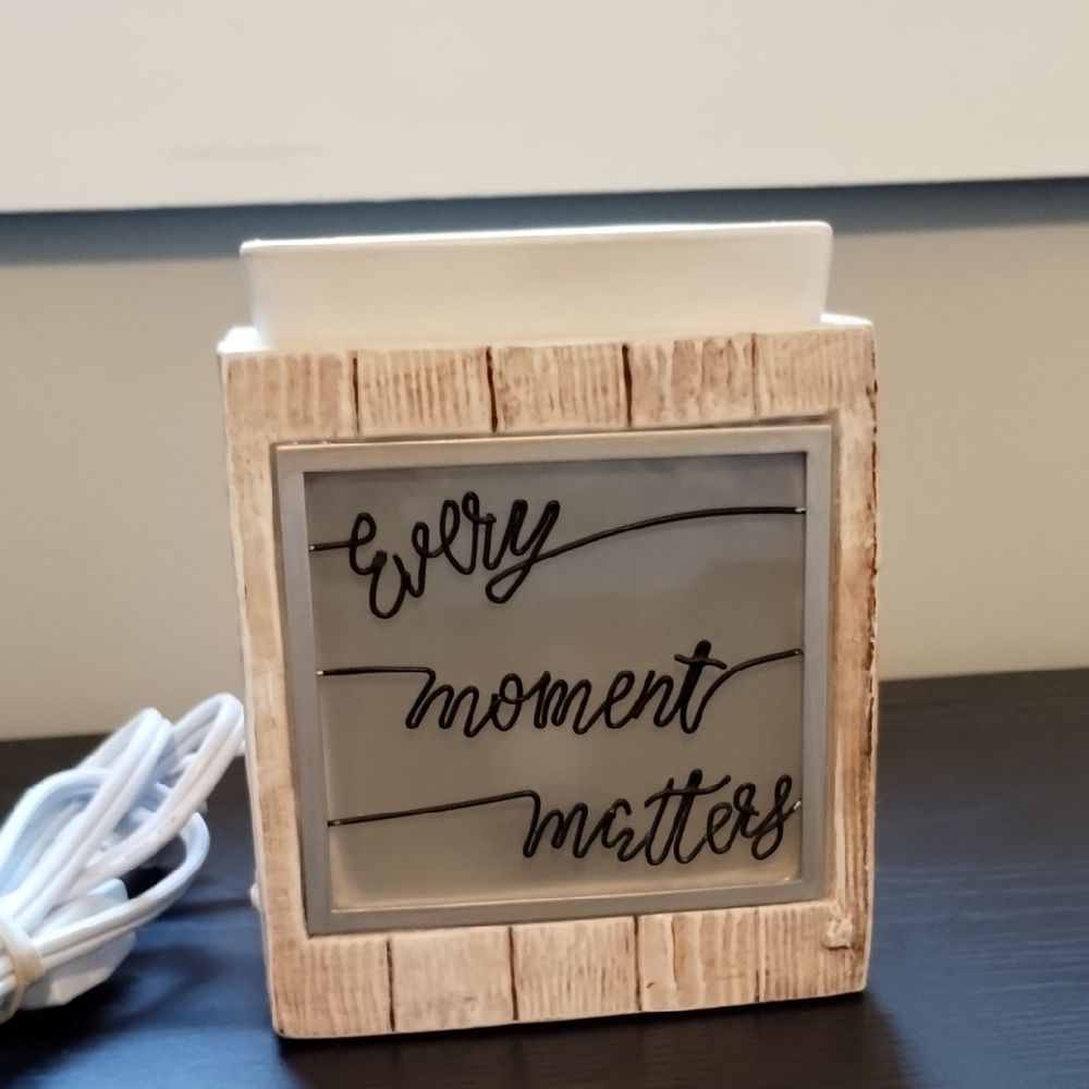 Scentsy Rustic Cream Wax Warmer with Inspirational Quote
